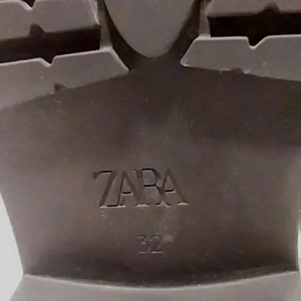 Zara Girls Combat Boots Leather Lug Easy Zip Laced Look Silver Buckles EU 32
